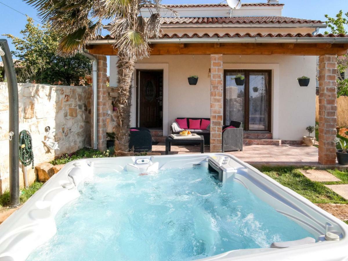 Holiday Home Villa Aurora By Interhome Loborika Bagian luar foto