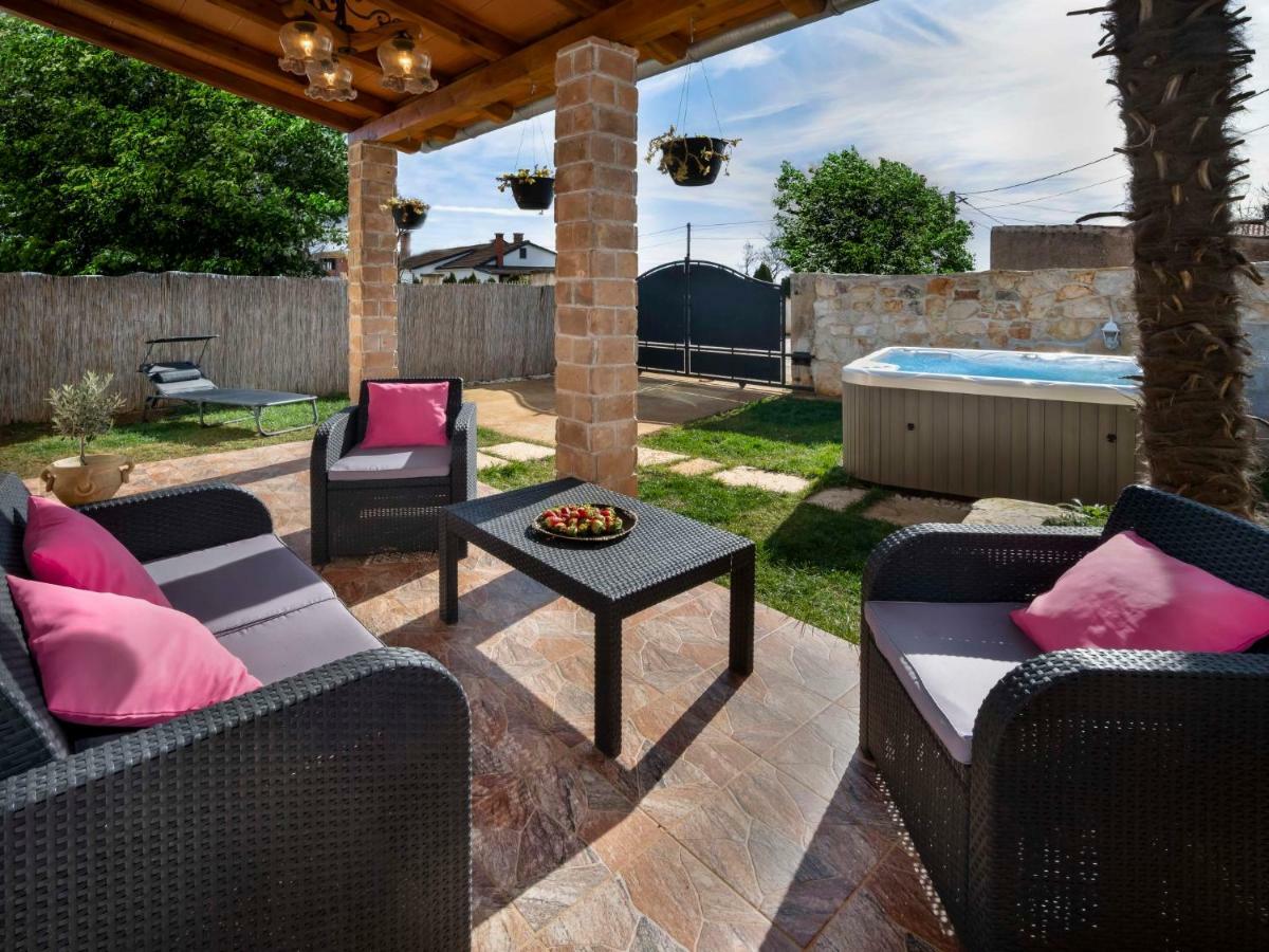 Holiday Home Villa Aurora By Interhome Loborika Bagian luar foto